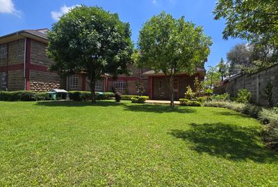 5 Bed House with En Suite in Runda
