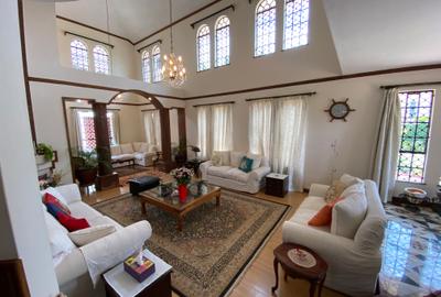 5 Bed Villa with En Suite in Nyari