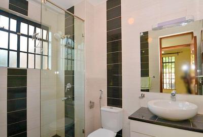 2 Bed Apartment with En Suite in Brookside - 3