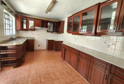 5 Bed Townhouse with En Suite at Brookside - 3