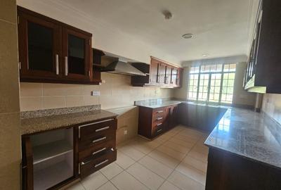 3 Bed Apartment with En Suite in Riverside