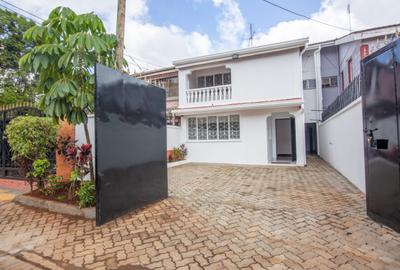 4 Bed House with En Suite in Lavington