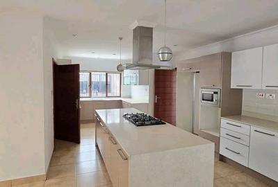 4 Bed Townhouse with En Suite in Lavington - 4