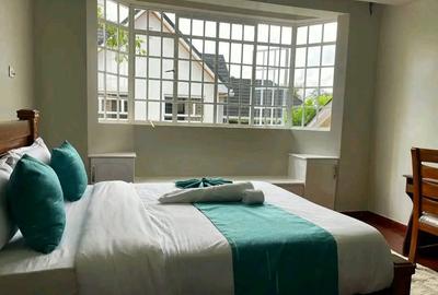 5 Bed House with En Suite in Runda