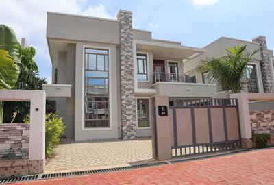 4 Bed House with En Suite at Kamakis