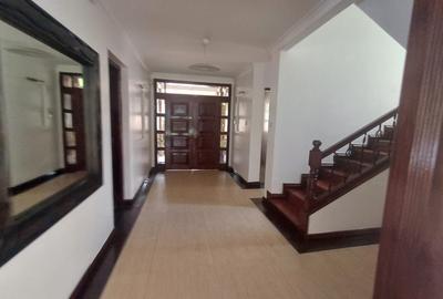 5 Bed Townhouse with En Suite in Rosslyn