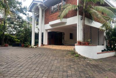 4 Bed Townhouse with En Suite in Brookside