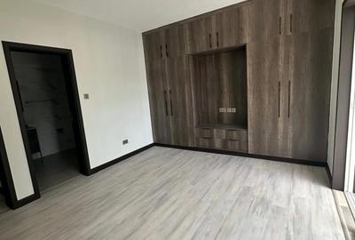 2 Bed Apartment with En Suite in Riverside - 3