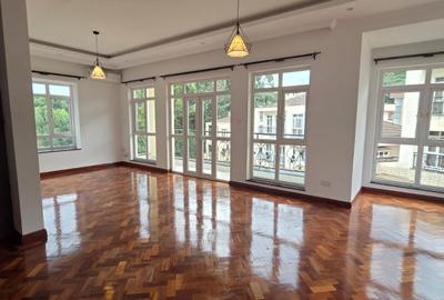 5 Bed Townhouse with En Suite in Lavington - 2