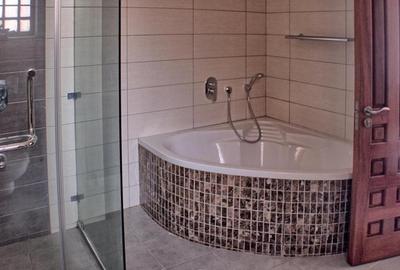 5 Bed Townhouse with En Suite in Lavington