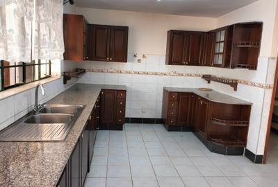 4 Bed Townhouse with En Suite in Lavington - 4