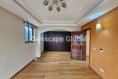 5 Bed Townhouse with En Suite in Lavington - 2
