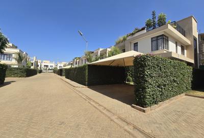 4 Bed House with En Suite in Membley