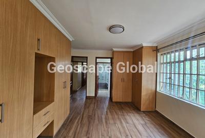 4 Bed House with En Suite in Rosslyn - 3