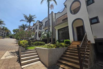 4 Bed Apartment with En Suite at Brookside - 3