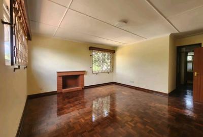 5 Bed House with En Suite at Lavington Green - 2