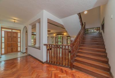 5 Bed House with En Suite in Runda - 4