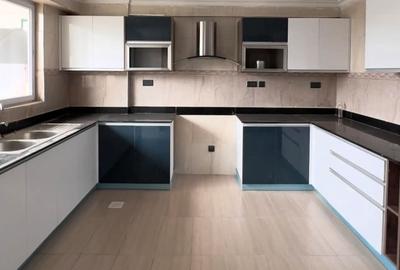 5 Bed Apartment with En Suite in Kilimani - 4