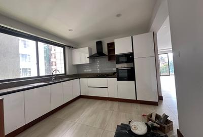 3 Bed Apartment with En Suite in Westlands Area - 4