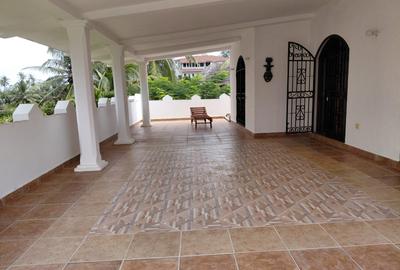 4 Bed Villa with En Suite in Watamu - 3
