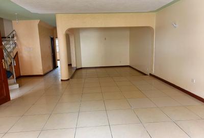 5 Bed Townhouse with En Suite at Lavington - 3