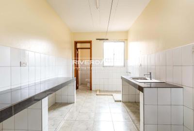 4 Bed Apartment with En Suite in Parklands - 4