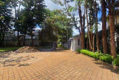 5 Bed House with En Suite in Runda - 4