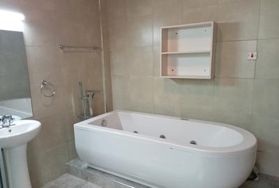 4 Bed House with En Suite in Spring Valley