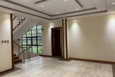 7 Bed House with En Suite in Nyari - 3