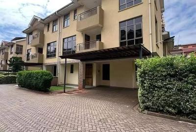 5 Bed Villa with En Suite in Lavington