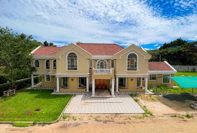 5 Bed House with En Suite in Garden Estate