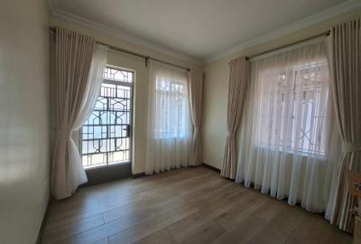 Furnished 2 Bed Apartment with En Suite at Close To Un - 3