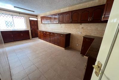 3 Bed Apartment with Swimming Pool in Kileleshwa - 4