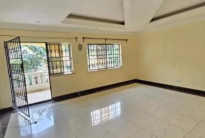 5 Bed House with En Suite at Lavington