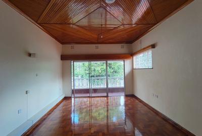 4 Bed House with En Suite in Rosslyn - 4