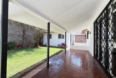 3 Bed House with Garden at Lavington - 2