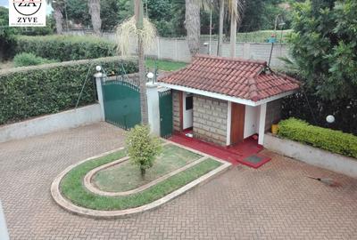 6 Bed House with En Suite at Old Runda