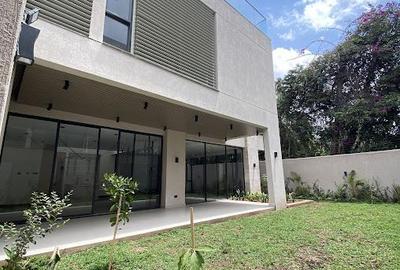 5 Bed Townhouse with En Suite in Lavington