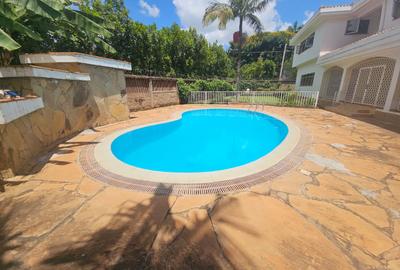 5 Bed House with En Suite in Runda