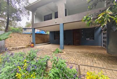 4 Bed House with En Suite at Giraffe Centre - 4