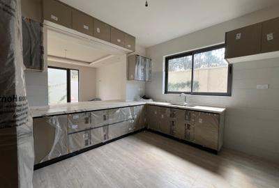 6 Bed Townhouse with En Suite in Lavington - 4