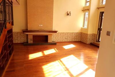 5 Bed Townhouse with En Suite at Lavington - 3