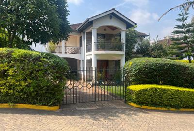 5 Bed Townhouse with En Suite in Spring Valley