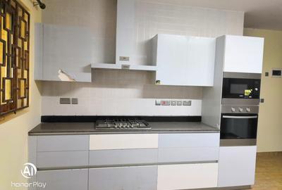 5 Bed Villa with En Suite at Lavington - 4