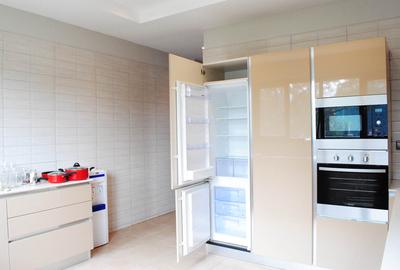 Furnished 3 Bed Apartment with En Suite in Riverside - 4