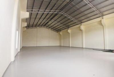 9,998 ft² Warehouse with Backup Generator in Industrial Area - 3