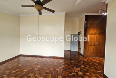 5 Bed House with En Suite in Runda - 3