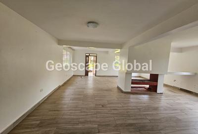 5 Bed House with En Suite in Nyari - 2