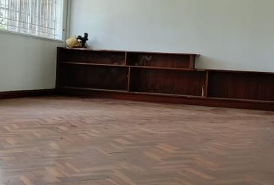 8 Bed House with En Suite at Lavington