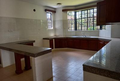 4 Bed Townhouse with En Suite in Runda - 3